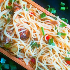 A picture of Green spinach and green onion spaghettis.