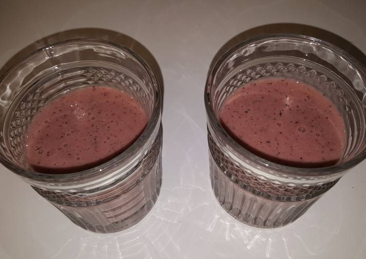 Steps to Cook Speedy Ashlee's Very Berry Smoothie