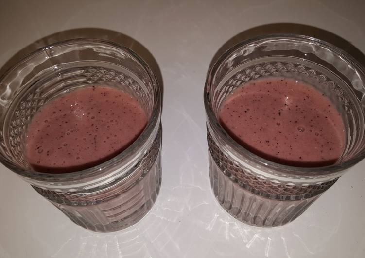 Easiest Way to Prepare Ultimate Ashlee&#39;s Very Berry Smoothie