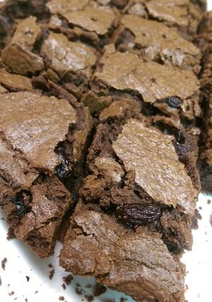 A picture of Brownies with raisins.