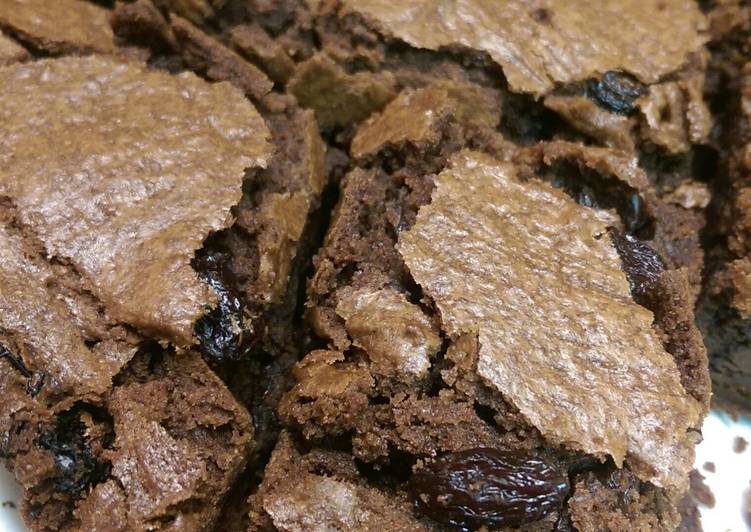 Simple Way to Make Speedy Chocolatey Raisinet Brownies