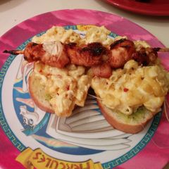 A picture of 4 cheese Mac and cheese.