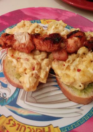 A picture of 4 cheese Mac and cheese.