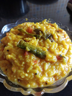लसूण दाल खिचडी (lasoon dal khichdi recipe in marathi) रेसिपी चे मुख्य फोटो