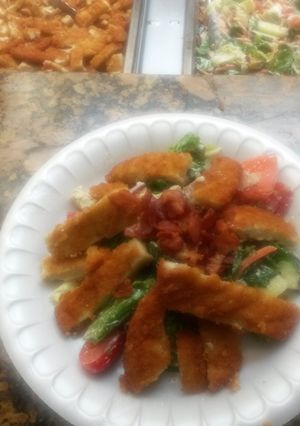A picture of Crispy chicken salad.