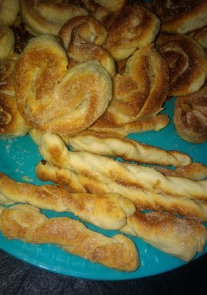 Una foto de Palmeritas y grisines caseros