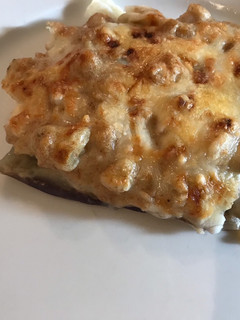 Una foto de Berenjena rellena de soja texturizada y bechamel de harina de espelta