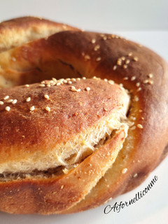 Foto di Pan brioche salato con formaggi e salumi