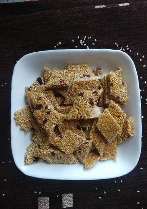 A picture of तिल की चिक्की (Til ki chikki recipe in hindi).