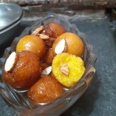 A picture of Mango jamun.