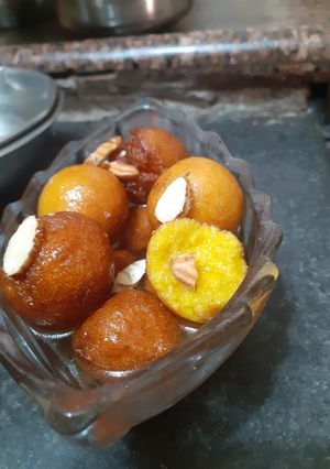 A picture of Mango jamun.