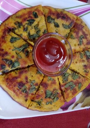 A picture of Mix dal & methi pan handva (savoury methi pan cake).