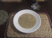 Una foto de caldo sin verduras