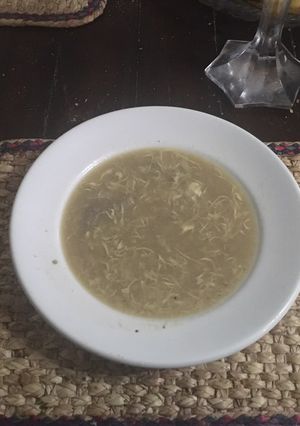 Una foto de Sopa de ajo y caldo de huesos