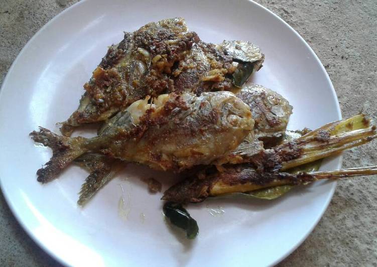 Dorang (bawal laut) bakar bumbu padang (ceritanyee)