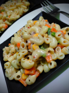 व्हाइट सॉस पास्ता (white sauce pasta recipe in Hindi) रेसिपी मुख्य फोटो
