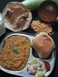 દૂધી ચણા ની દાળ નું શાક (dhudhi chana dal nu Shak Recipe in Gujarati) રેસીપી મુખ્ય ફોટો