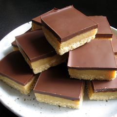 A picture of No-Bake Chocolate Caramel Slice.