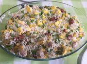 Una foto de arroz primavera con pollo