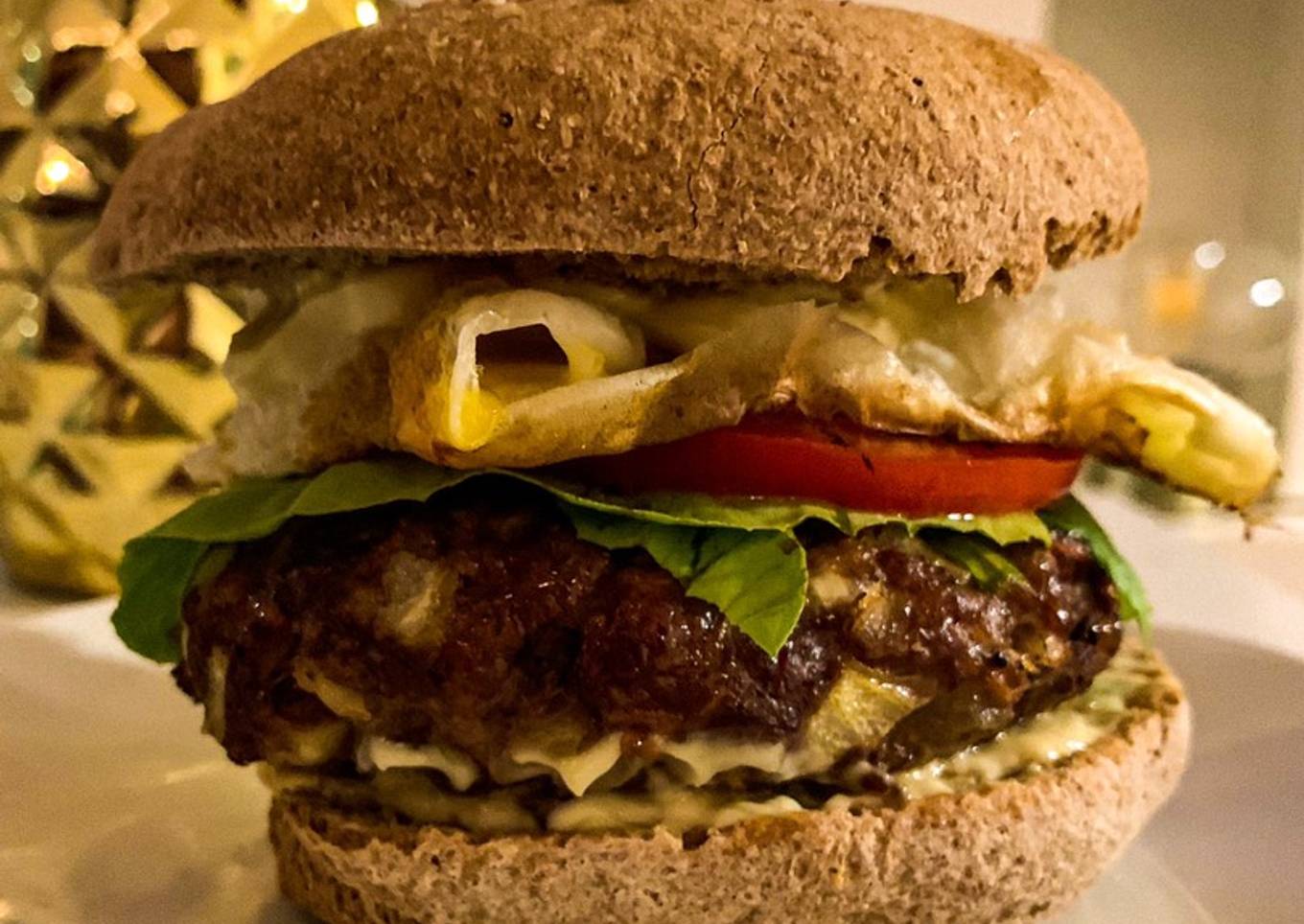 HAMBURGUESA CASERA + PAN CASERO