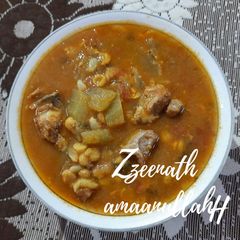 A picture of Hyderabadi Chana Daal and Kaddu Gosht Curry.
