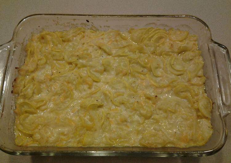 How to Prepare Favorite Cheesy Squash Casserole