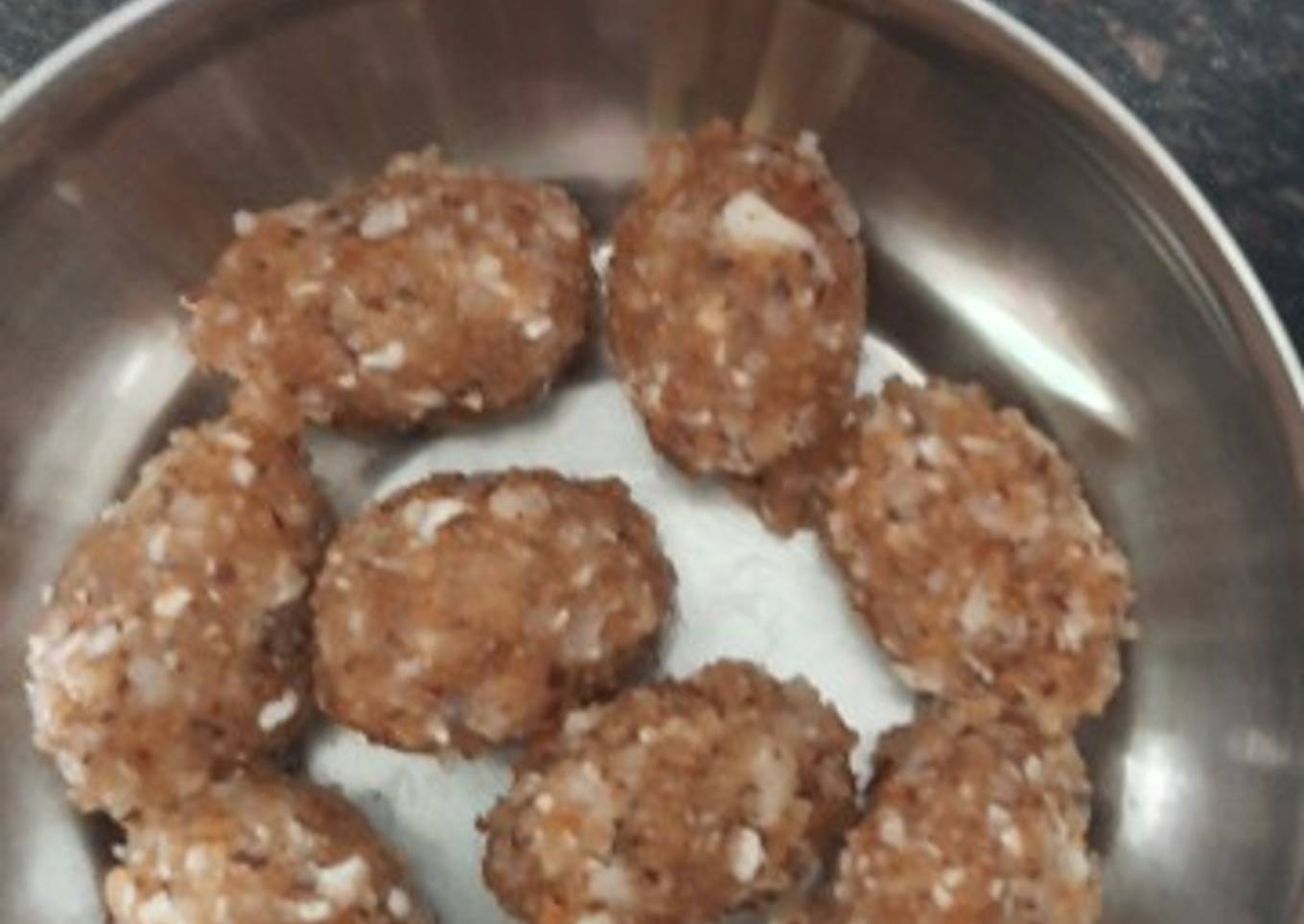 Gond and dry coconut dessert for