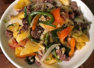 Hình của món Thịt bò xào dứa.