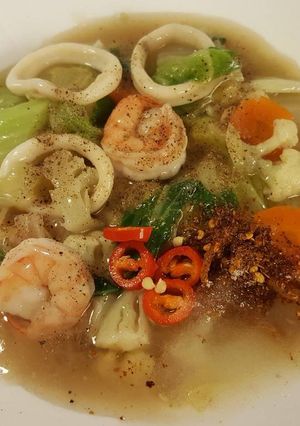 รูปของ ราดหน้าหมี่กรอบทะเลผักรวม