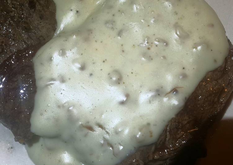 Step-by-Step Guide to Make Homemade Bacon and Gorgonzola sauce.