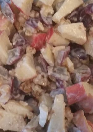 A picture of Tricia's Waldorf Salad.