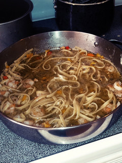 A picture of Shrimp & white clam sauce linguini.