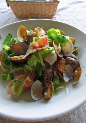 A picture of Microwave-steamed Manila Clams and Cabbage.