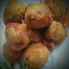 A picture of Tuna yam balls.