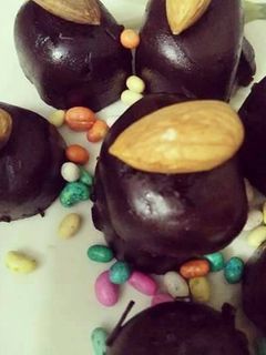 रोस्टेड बादाम चॉकलेट (Roasted almond chocolate recipe in hindi) रेसिपी मुख्य फोटो