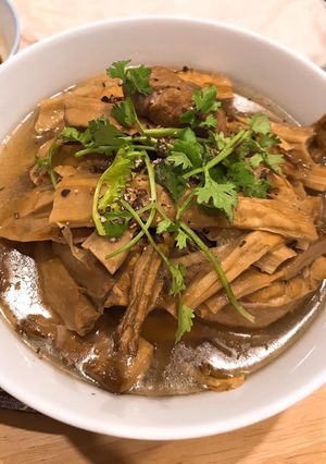 Hình của món Măng khô hầm chân giò.