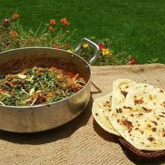 A picture of Peshawari charsi karahi with tawa naan..
