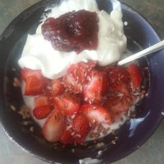 A picture of Strawberries n' Cream Oatmeal.