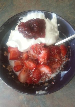 A picture of Strawberries n' Cream Oatmeal.