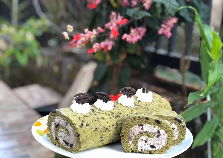 Matcha roll cake