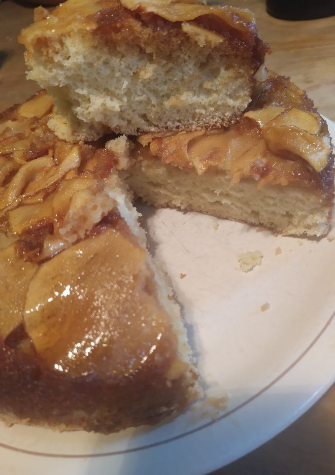 Una foto de Torta de manzana invertida