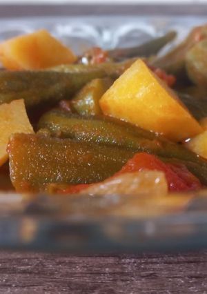 عکسی از دستور خوراک بامیه بدون گوشت و مرغ