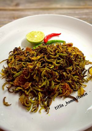 A picture of Lau Khosa Posto Bhaja aka Roasted Bottle Gourd Peel.