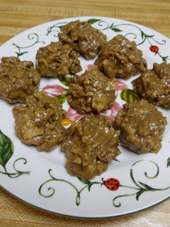 A picture of No Bake Special K Cookies.