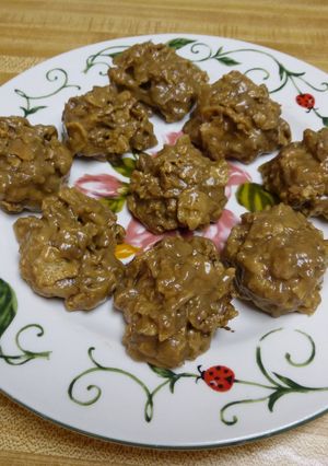 A picture of No Bake Special K Cookies.