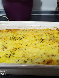 Una foto de Pastel de carne con queso gratinado 😋
