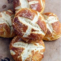 A picture of Pretzel Buns.