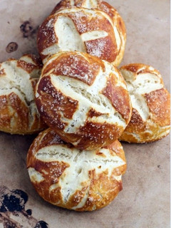 A picture of Pretzel Buns.