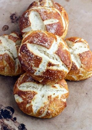 A picture of Pretzel Buns.