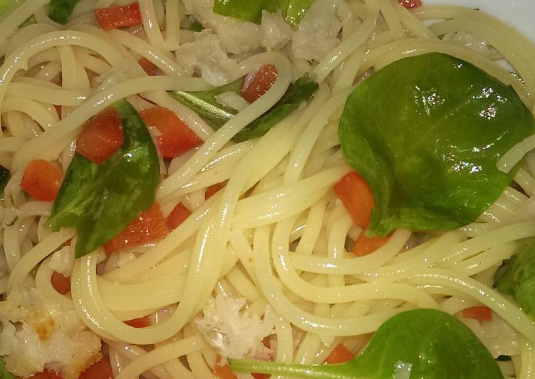 Simple Way to Prepare Homemade Linguine with crab chilli and watercress